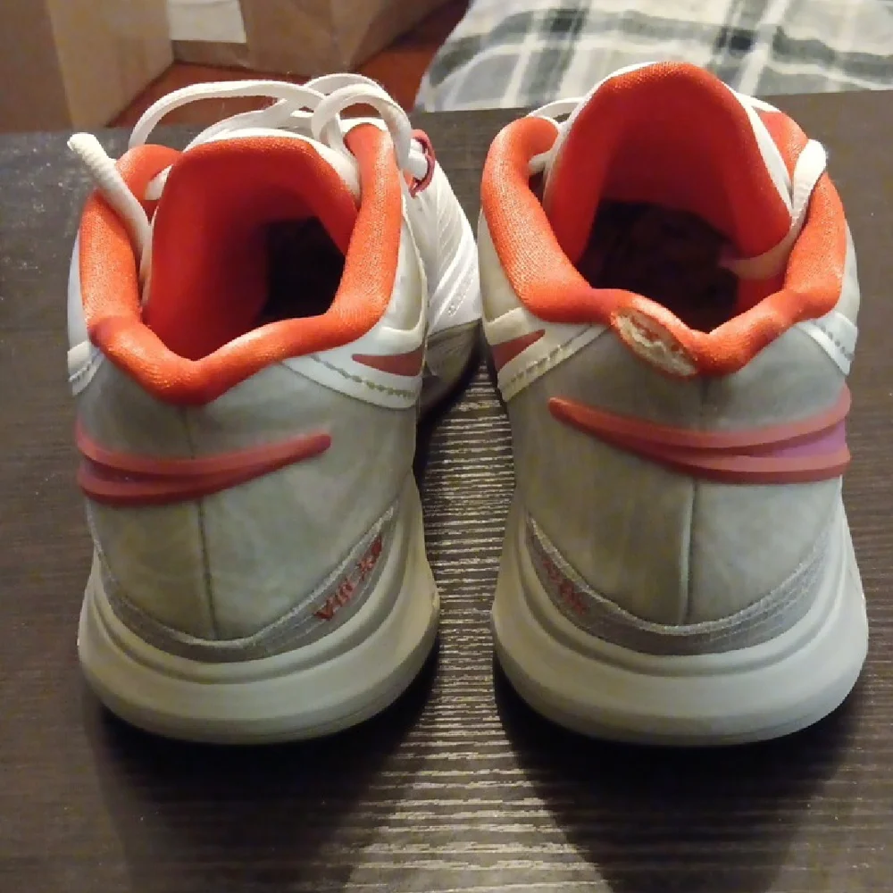 Nike Kyrie 8 "Light Bone Picante Red" (2022) Mens SZ 11.5 NWOB - Picture 5 of 9
